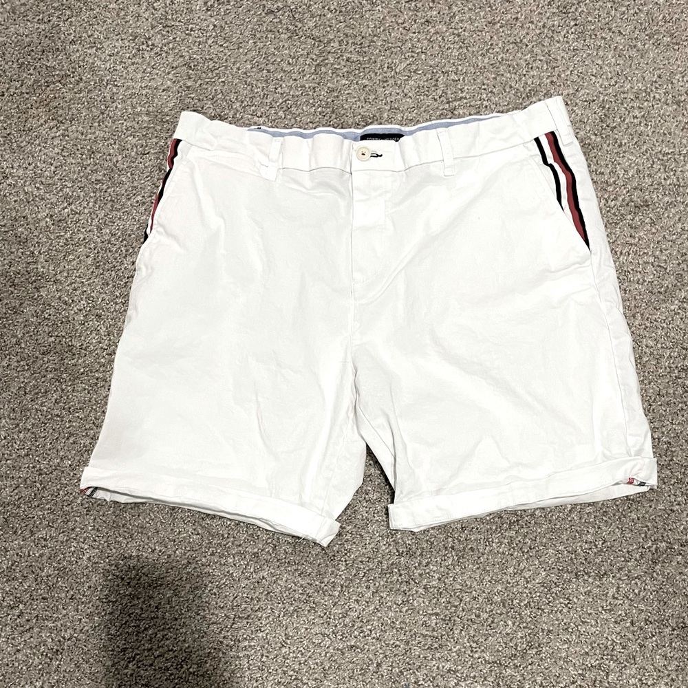 TOMMY HILGIFGER white shorts size 38